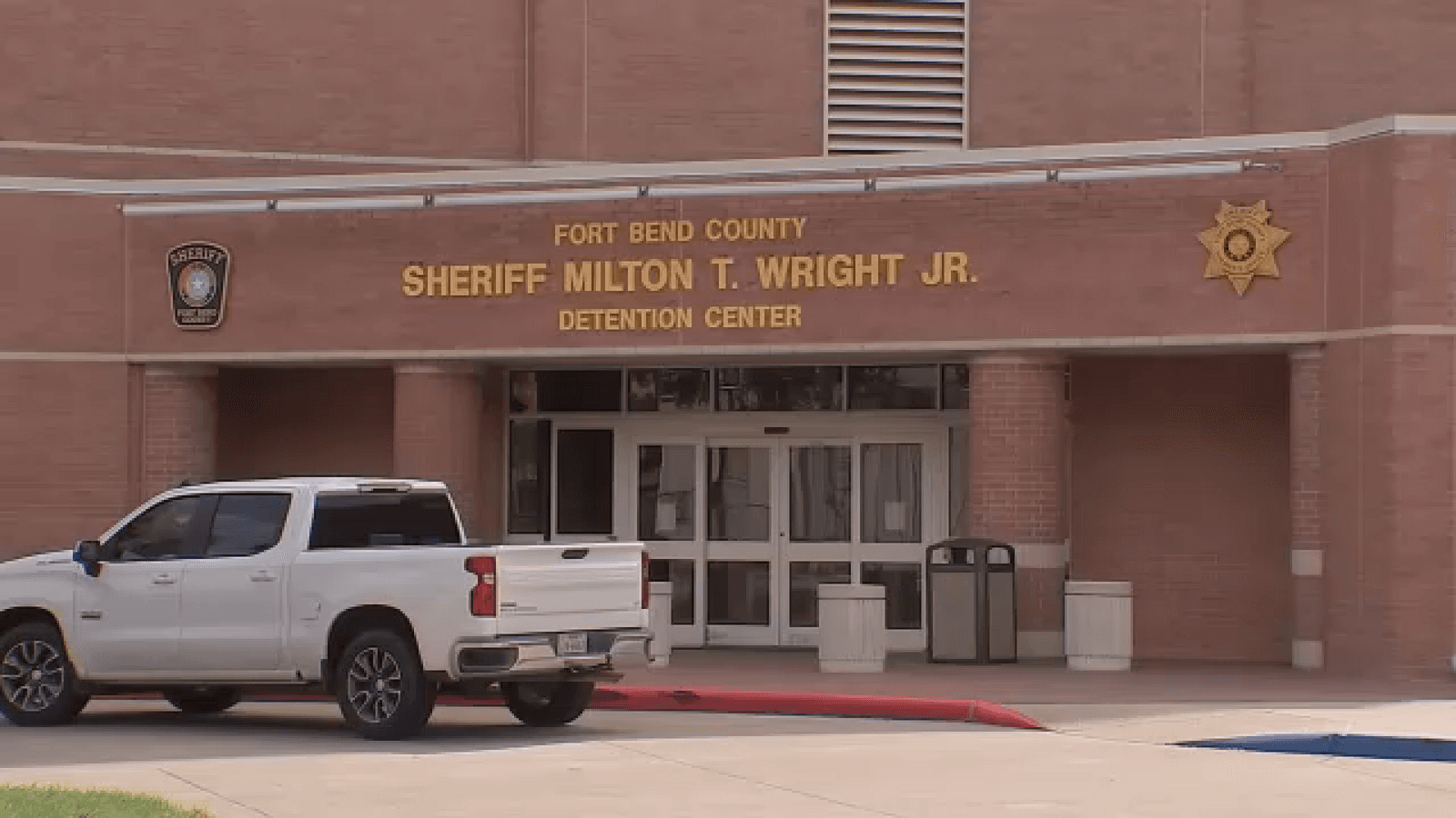 Fort Bend County: 3 men charged in 7 armed robberies near Bellaire, Beechnut, Highway 6