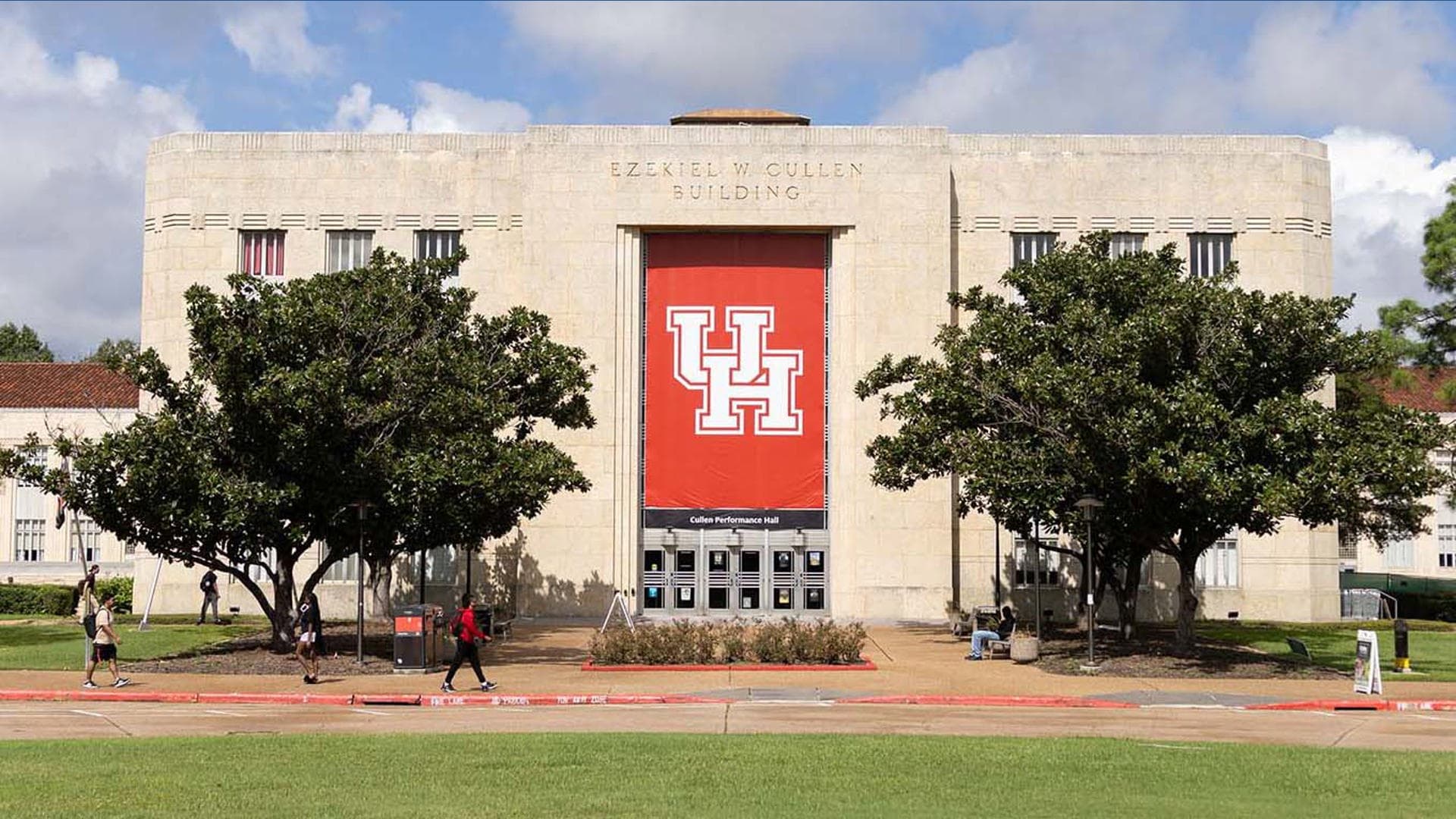 University of Houston Cuts Core Curriculum From 280 Courses to 147 Under New Texas Law